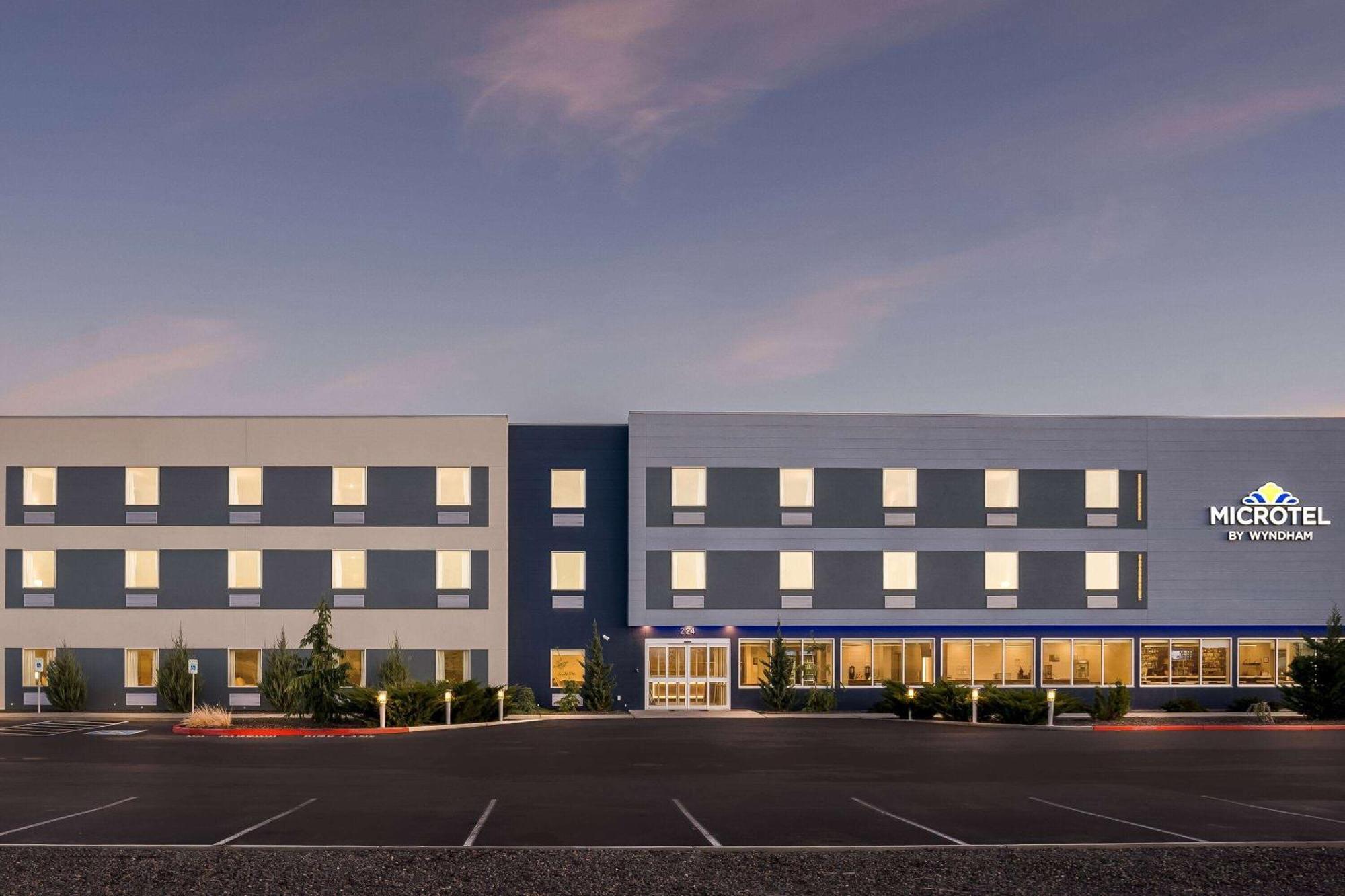 Holiday Inn Express & Suites George - Quincy South By Ihg Exterior photo