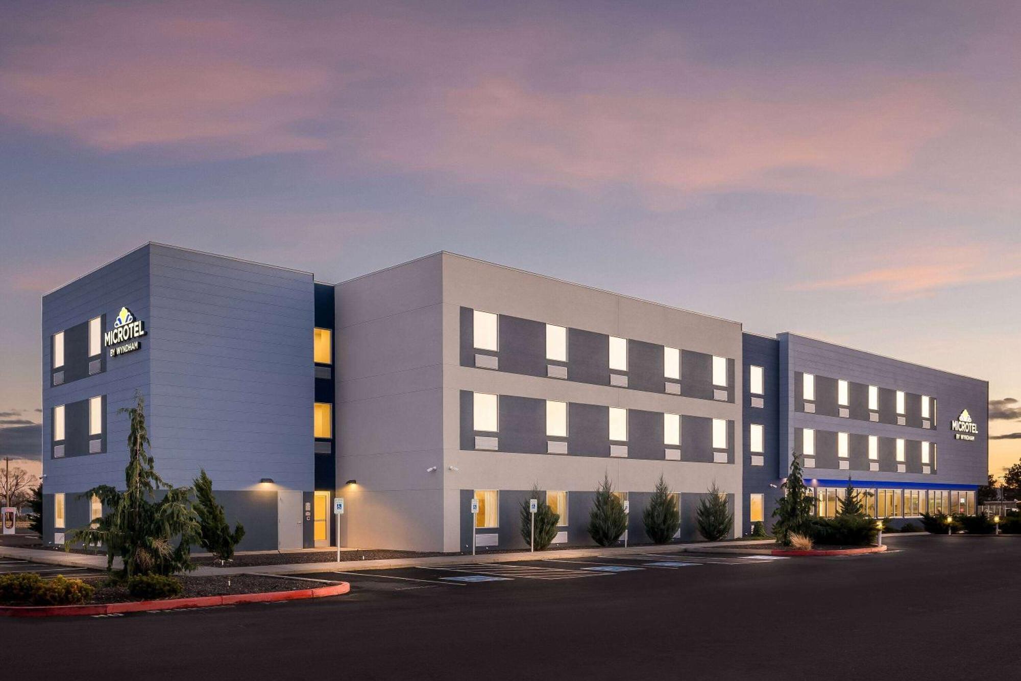 Holiday Inn Express & Suites George - Quincy South By Ihg Exterior photo
