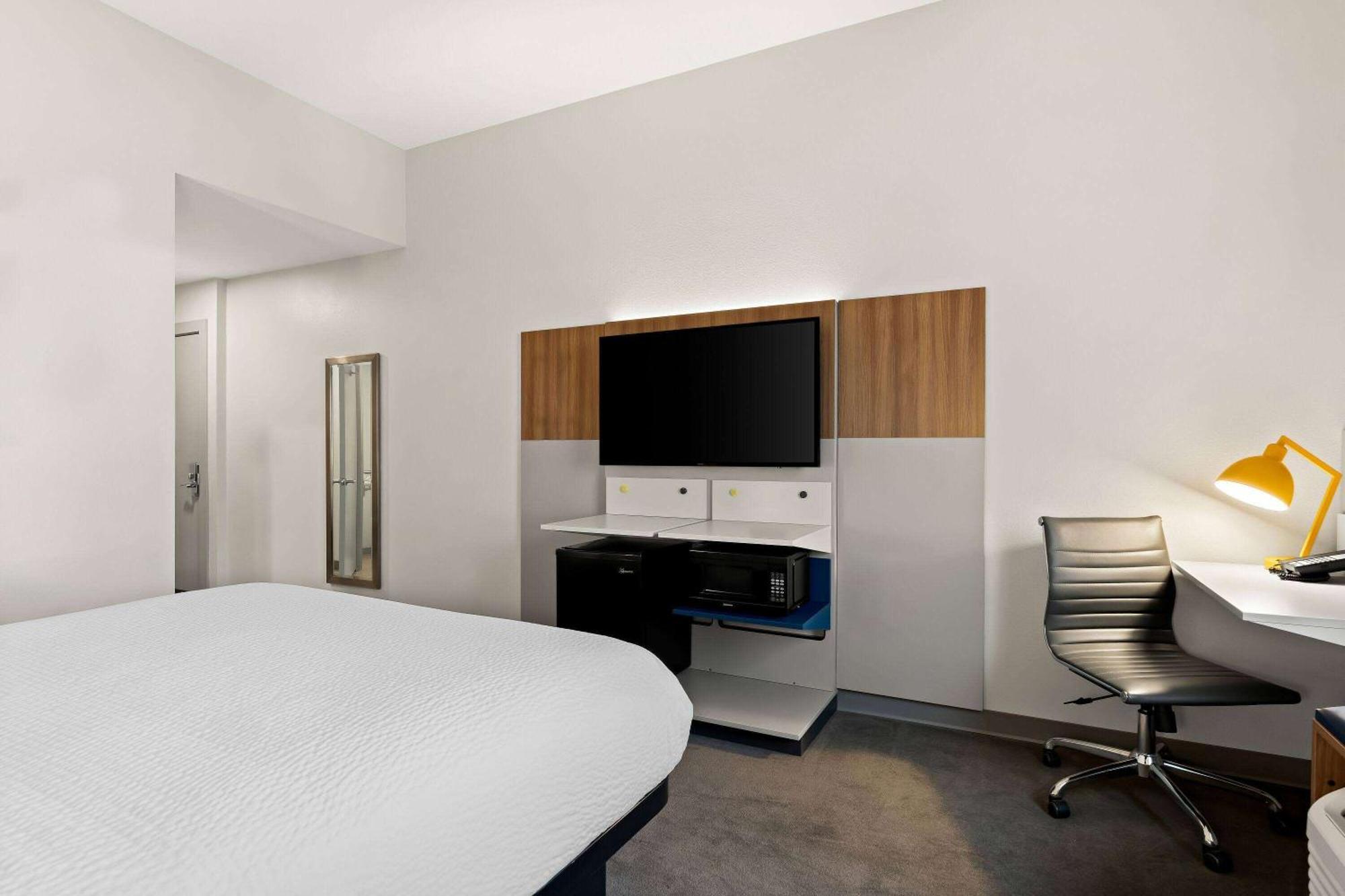 Holiday Inn Express & Suites George - Quincy South By Ihg Exterior photo